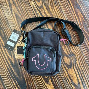 True Religion Jeans Crossbody Festival Bag Black Logo Pink TR101836 New w Tags